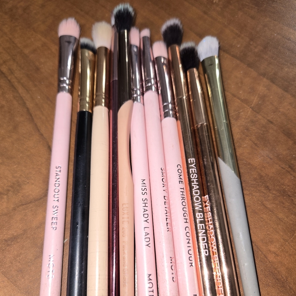 Moda Pink and Gold Professional Makeup Brushes
